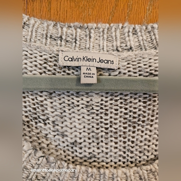 Calvin Kline Sweater - Picture 3 of 6